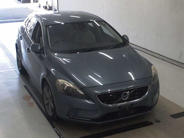 VOLVO V40 2015