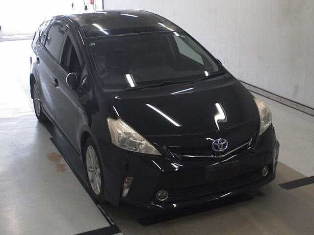 TOYOTA PRIUS ALPHA 2011