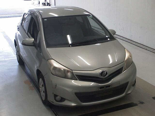 TOYOTA VITZ 2011