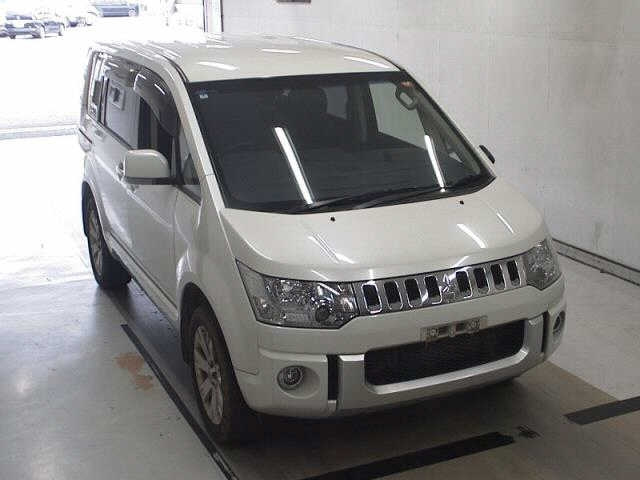 MITSUBISHI DELICA D5 2016