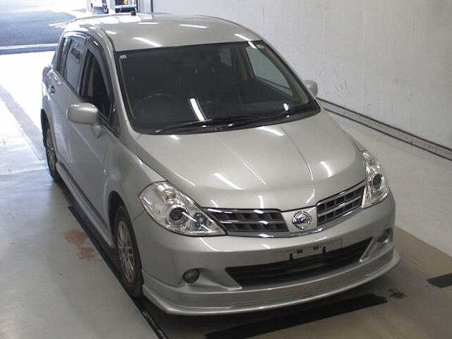 NISSAN TIIDA