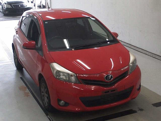 TOYOTA VITZ 2013