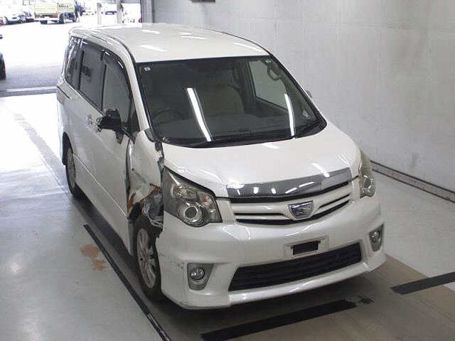TOYOTA NOAH 2011