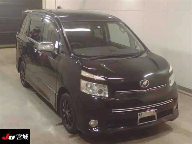 TOYOTA VOXY 2010