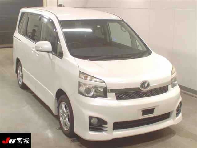 TOYOTA VOXY 2010