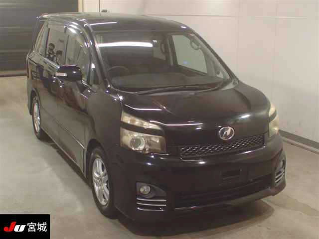 TOYOTA VOXY 2010