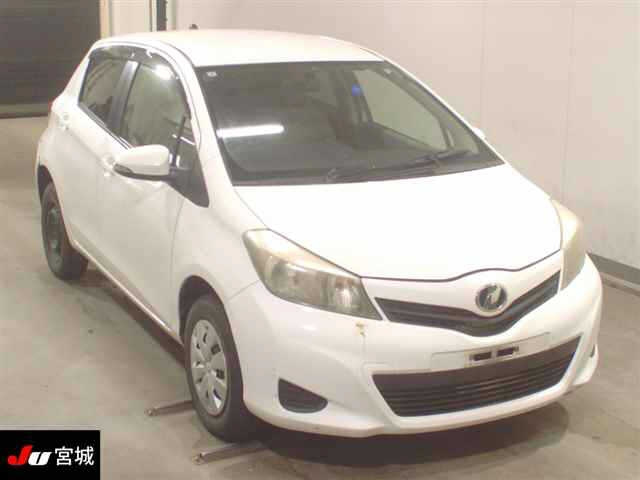 TOYOTA VITZ 2013