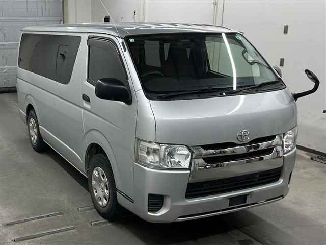 TOYOTA HIACE VAN 2015