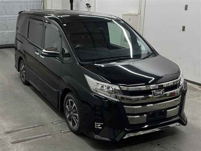 TOYOTA NOAH 2021