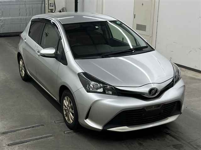 TOYOTA VITZ 2016