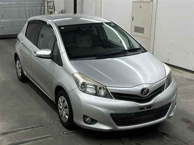 TOYOTA VITZ 2011