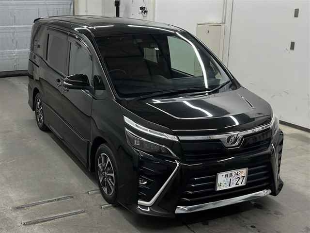 TOYOTA VOXY 2017
