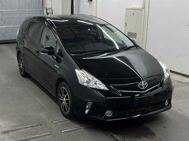 TOYOTA PRIUS ALPHA 2014