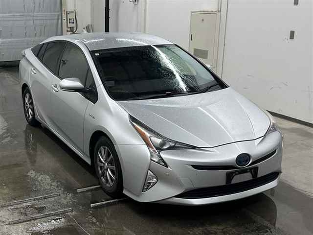 TOYOTA PRIUS 2016
