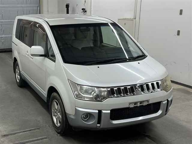 MITSUBISHI DELICA D5 2013