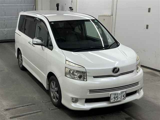 TOYOTA VOXY 2009