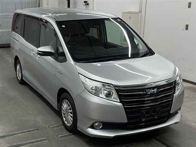 TOYOTA NOAH 2017
