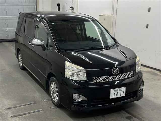 TOYOTA VOXY 2013
