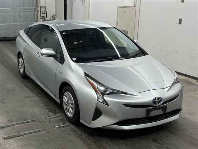 TOYOTA PRIUS 2016