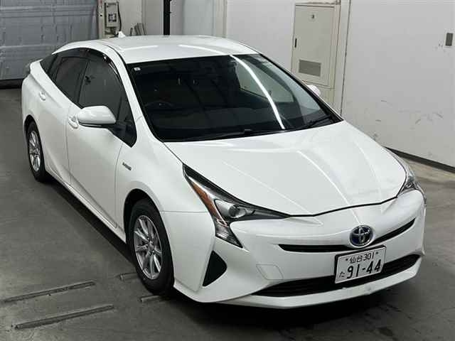 TOYOTA PRIUS 2017