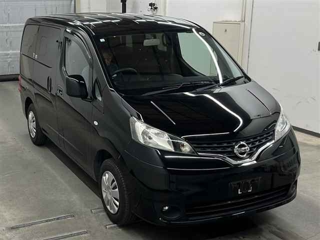 NISSAN NV200 2018
