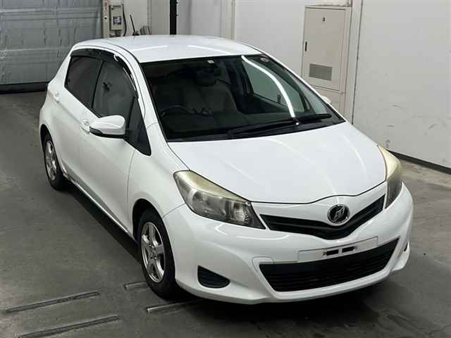 TOYOTA VITZ 2011