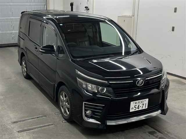 TOYOTA VOXY 2014