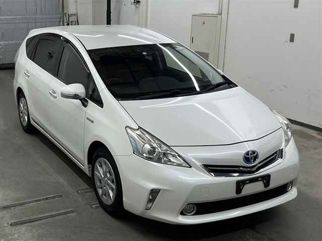 TOYOTA PRIUS ALPHA 2014