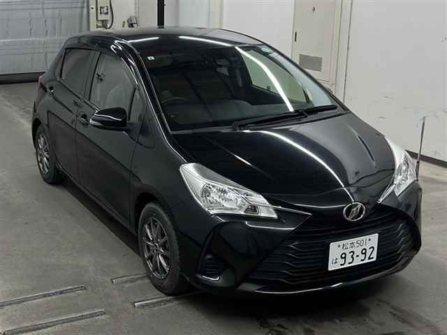 TOYOTA VITZ 2017