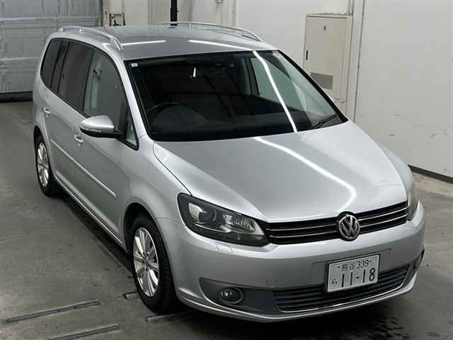 VOLKSWAGEN GOLF TOURAN
