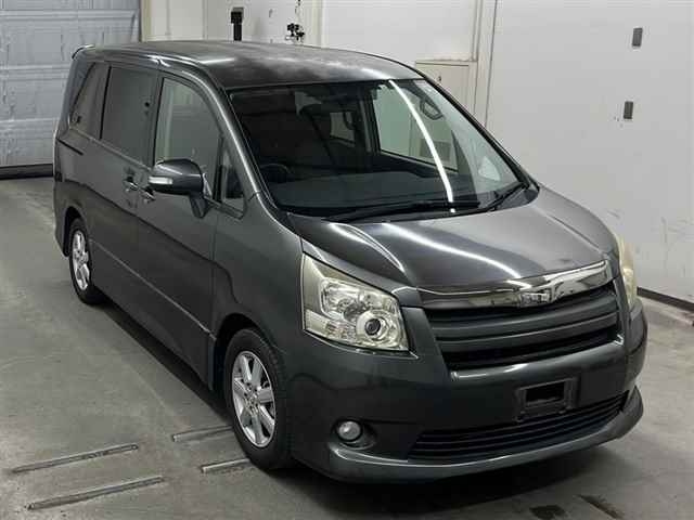 TOYOTA NOAH 2008
