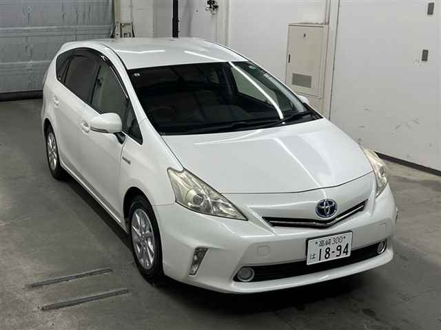 TOYOTA PRIUS ALPHA 2013