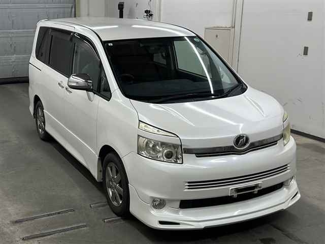 TOYOTA VOXY 2009