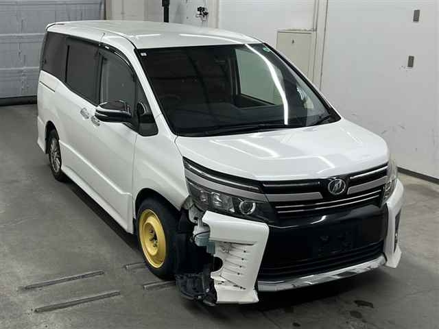 TOYOTA VOXY 2017