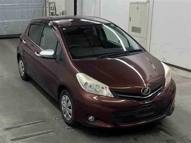 TOYOTA VITZ 2011