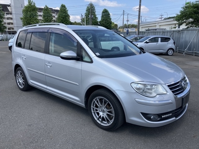 VOLKSWAGEN GOLF TOURAN 2010