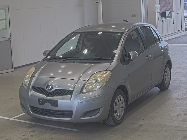 TOYOTA VITZ 2010