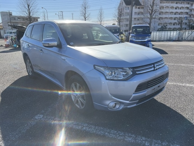 MITSUBISHI OUTLANDER PHEV 2013