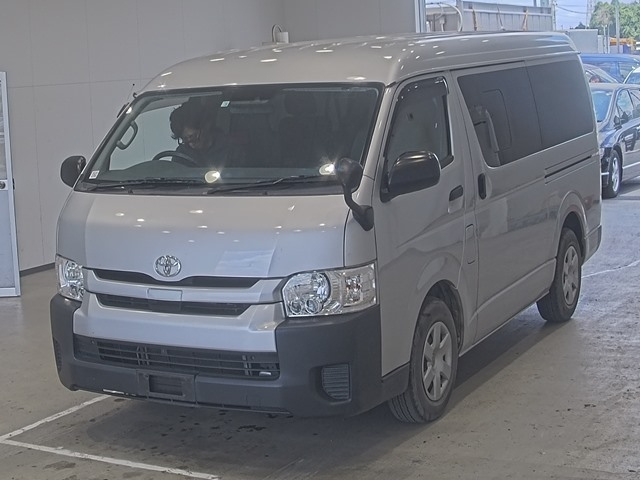 TOYOTA HIACE 2018