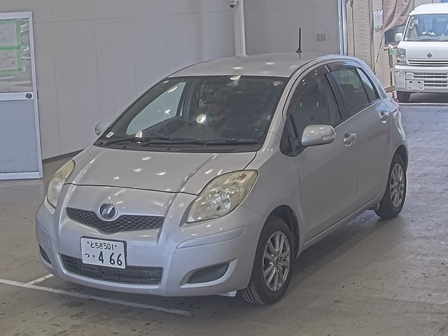 TOYOTA VITZ 2010