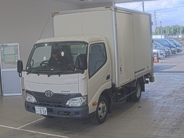 TOYOTA DYNA 2016