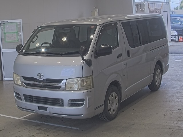 TOYOTA HIACE VAN 2010