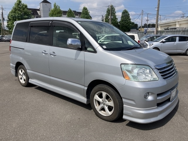 TOYOTA NOAH 2005