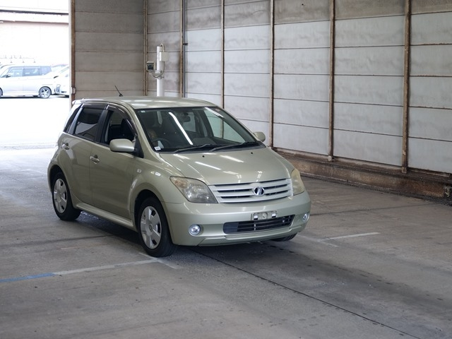 TOYOTA IST
