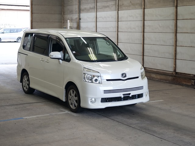 TOYOTA VOXY 2008