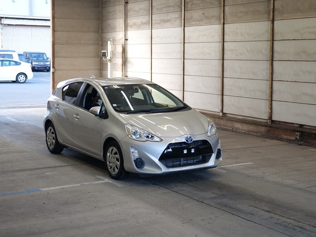 TOYOTA AQUA 2015