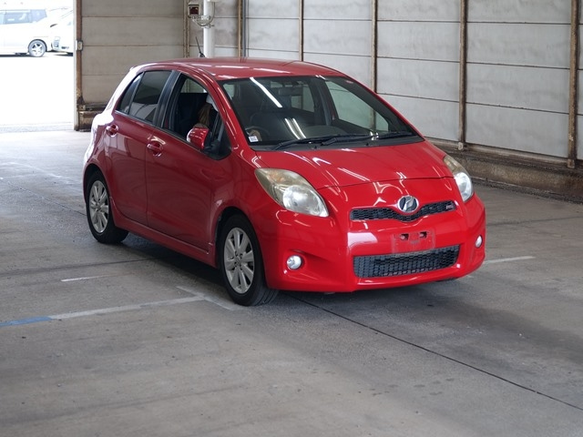 TOYOTA VITZ 2010