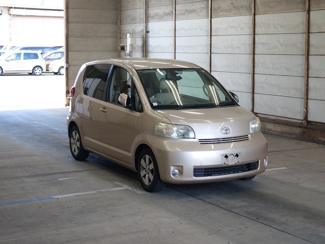 TOYOTA PORTE 2010