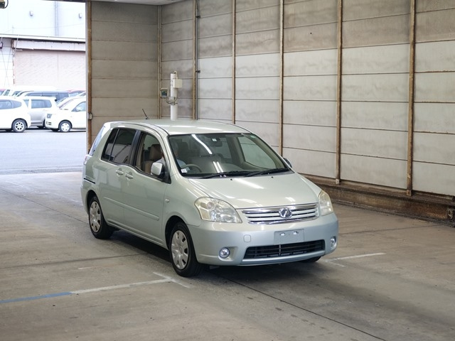 TOYOTA RAUM 2009