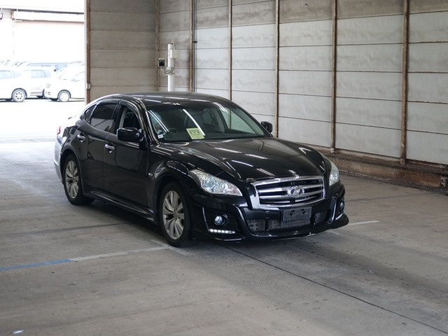 NISSAN FUGA